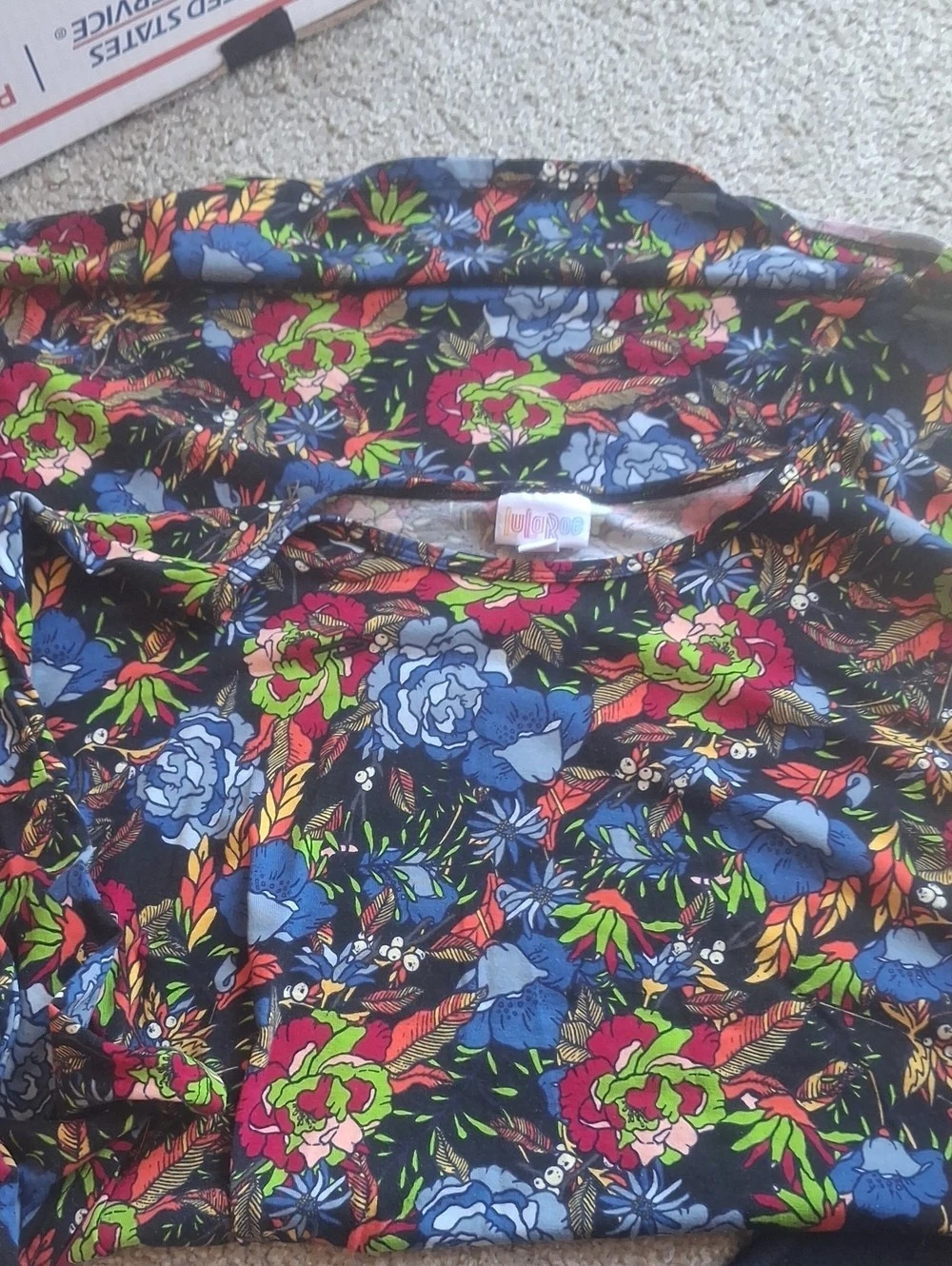 LuLaRoe Shirt in Black & Blue Size Large